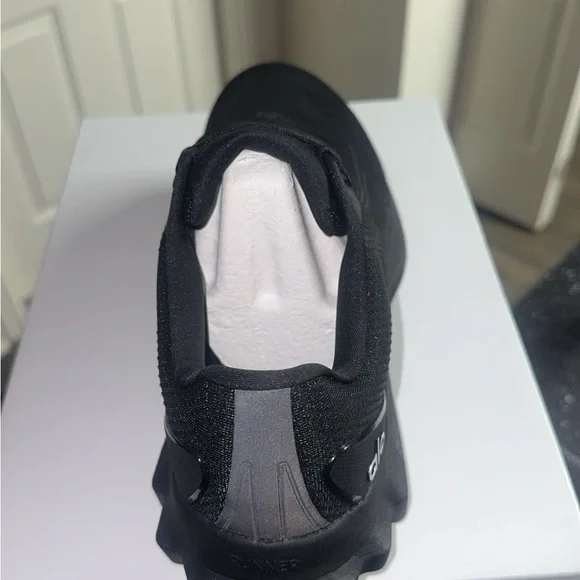 Alo Recovery Mode Sneaker - Picture 3 of 3